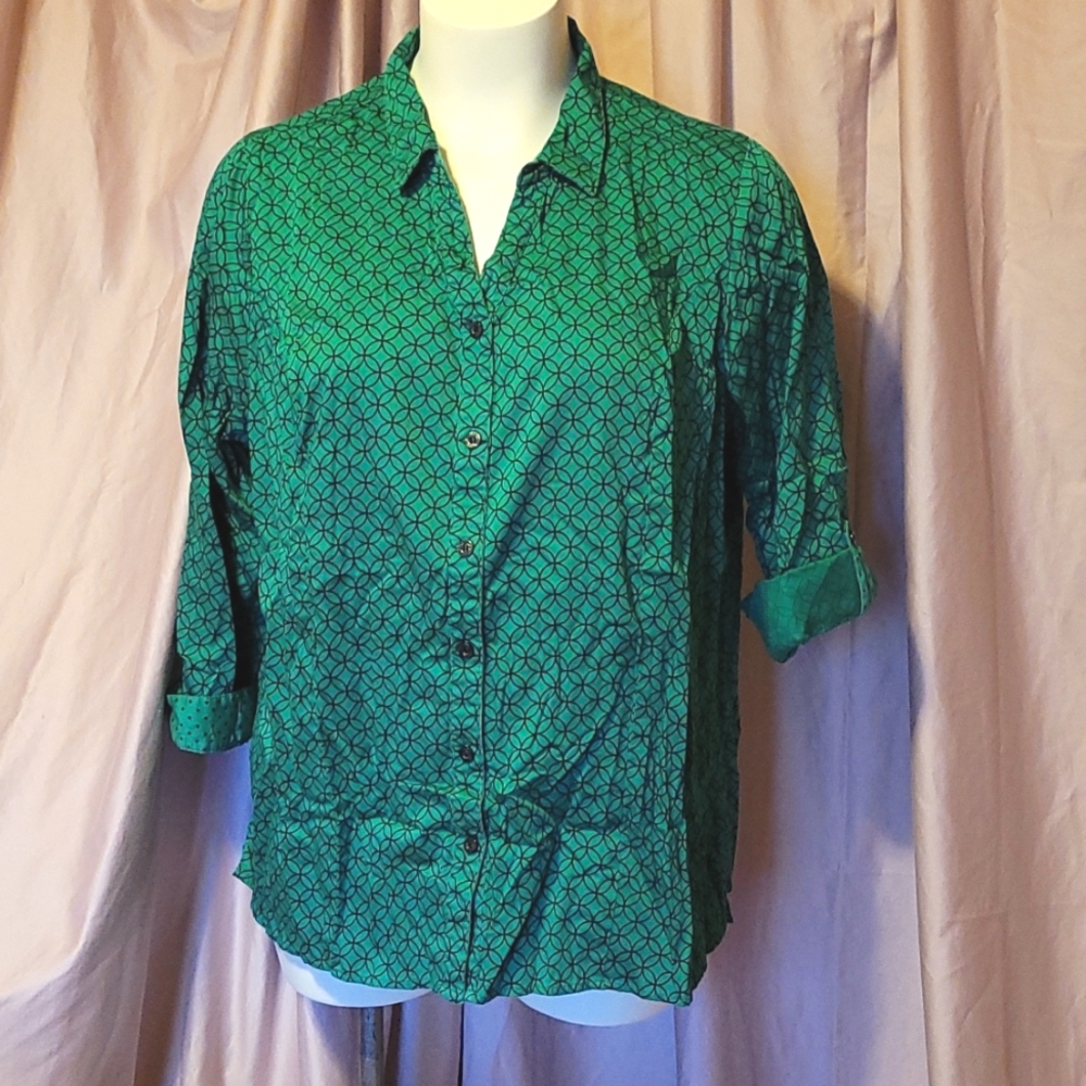 Catherine's 3X 26/28W blouse green with circle pattern